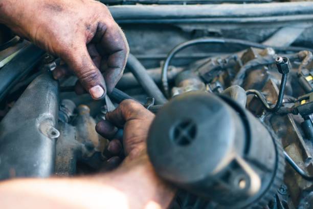 istock Mechanic repairing 992804188