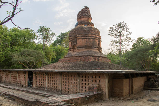 istock Myanmar: Anauk Petleik Pagoda 992812444