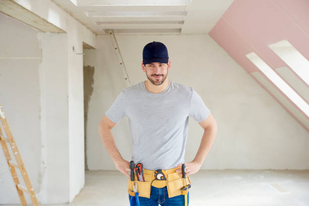istock Smiling repairman portrait 992837274