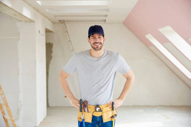 istock Smiling repairman portrait 992837312