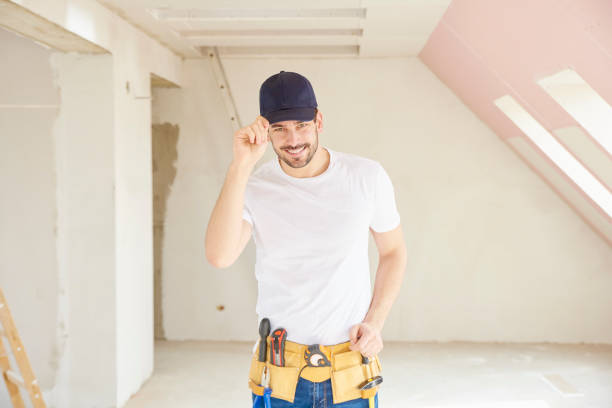 istock Handsome young repairman portrait 992837544
