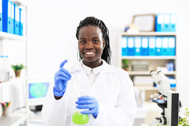 istock Female microbiologyst pipetting in laboratory 992841498