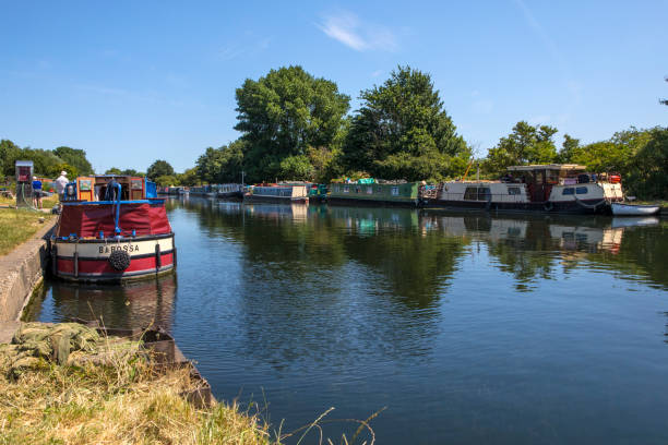 house boats na rzece lea w londynie, wielka brytania - rzeka lea zdjęcia i obrazy z banku zdjęć