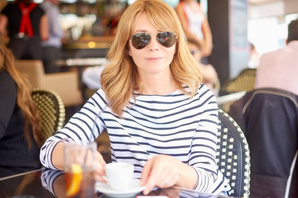 istock Attractive woman sitting at cafe 992860540
