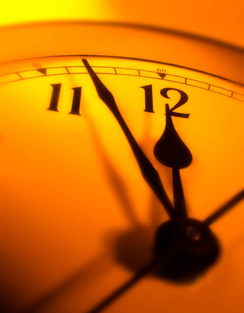часы лицом крупным планом - doomsday clock стоковые фото и изображения