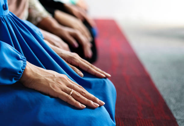 istock Muslim praying in Tashahhud posture 992862910