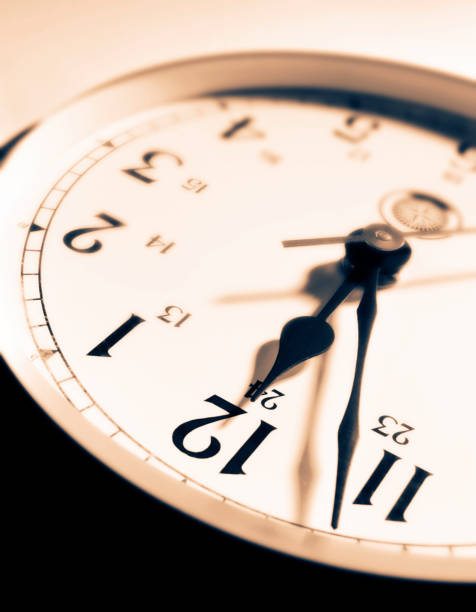 часы лицом крупным планом - doomsday clock стоковые фото и изображения