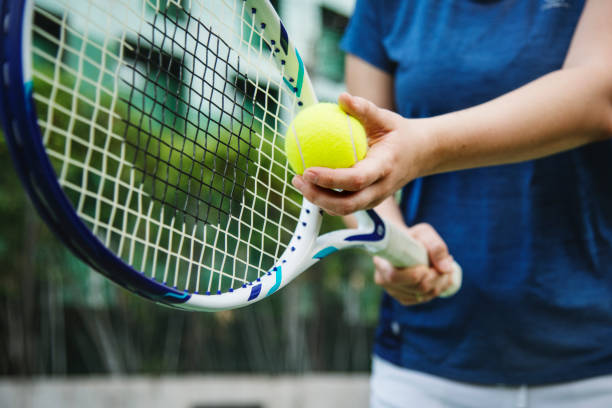 istock Player getting ready for a serve in tennis 992870596