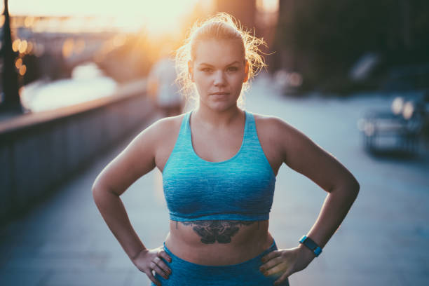 реальное тело спортсменки в лондоне - overweight women serious people стоковые фото и изображения
