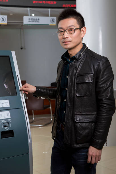 istock Middle-aged men do business in Banks 992914634