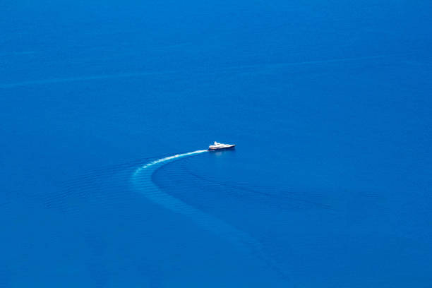 jetski taniec w błękitnych wodach. - wake jet boat water water sport zdjęcia i obrazy z banku zdjęć