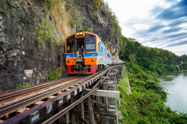 prowincja kanchanaburi, lokomotywa, pociąg parowy, tajlandia, pociąg - pojazd - kanchanaburi province train thailand diesel zdjęcia i obrazy z banku zdjęć