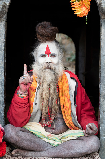 28 January 2023, Pune, India, Varkari man portrait with traditional face along with turban, tulsi mala in Indrayani Thadi Jatra, Pune, Maharashtra, India. varkari pandharpur, pilgrimage, dhoti.