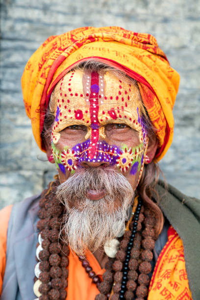 portrait de sadhu, saint homme, katmandou, népal - india brahmin hinduism tourism photos et images de collection