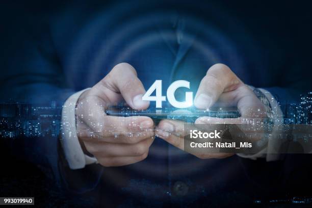 In Der Mobilen 4g Geschäftsmann Stockfoto und mehr Bilder von 4G - 4G, Verbindung, Handy
