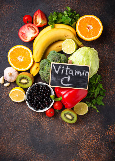 alimentos que contienen vitamina c. comer sano - vegetable vitamin a tomato vitamin c fotografías e imágenes de stock