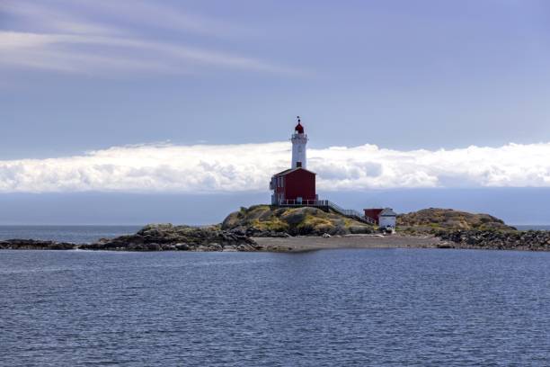 fisgard 등 대와 후안 데 푸 카 해협 배경 cloudscape - lighthouse local landmark blue canada 뉴스 사진 이미지