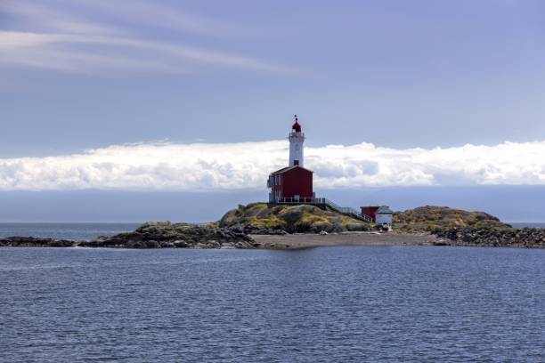 latarnia morska fisgard i juan de fuca cieśnina tło cloudscape - lighthouse local landmark blue canada zdjęcia i obrazy z banku zdjęć