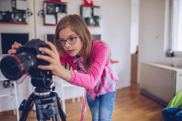 istock Cute young girl photographer 993253428