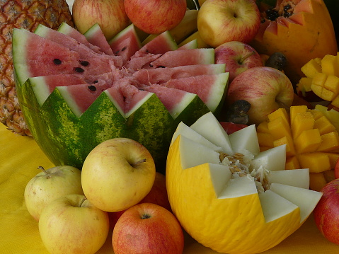 Frutas cortadas artísticamente photo