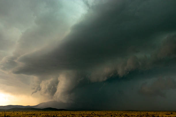istock Dangerous thunderstorm with gust front and shelf cloud producing hail and torrential rain 993274854
