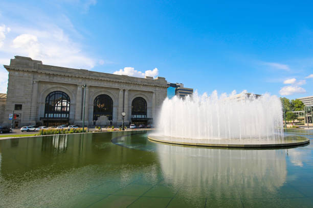 fonte de union station de kansas city - kansas city missouri fountain missouri union station kansas city - fotografias e filmes do acervo