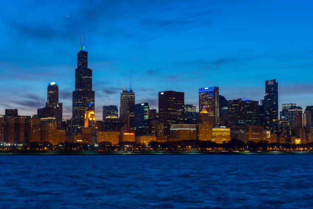 istock Beautiful Chicago city skyline 993363906