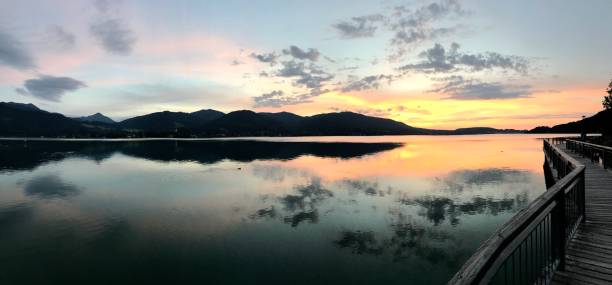 パノラマの夕日。 - lake lake tegernsee tegernsee mountain ストックフォトと画像