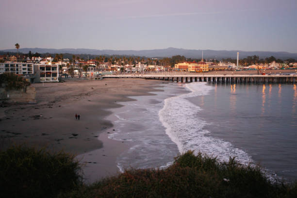 istock Sunset above the ocean pier in Santa Cruz 993414934