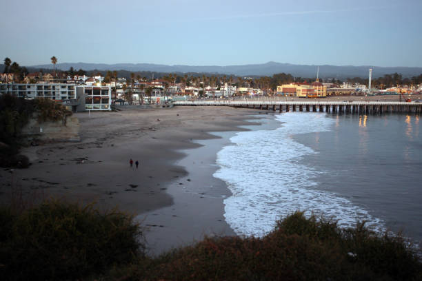istock Sunset above the ocean pier in Santa Cruz 993414976
