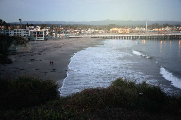 istock Sunset above the ocean pier in Santa Cruz 993414978