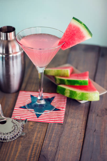 martinis de sandia americano todos - napkin american flag holiday fourth of july fotografías e imágenes de stock