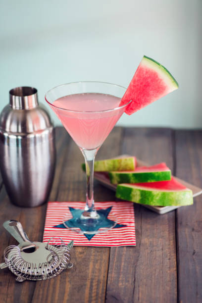 martinis de sandia americano todos - napkin american flag holiday fourth of july fotografías e imágenes de stock