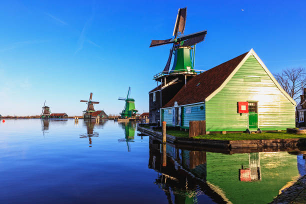 Windmill in Zaanse Schans, Netherlands Zaanse schans, Netherlands - December 17, 2017: windmills at Zaanse Schans, an industrial and national Dutch heritage site and famous tourist destination in the municipality of Zaandam, the Netherlands. Zaanse Schans is located on the river Zaan, from which its name derives. zaanse schans stock pictures, royalty-free photos & images