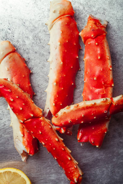 istock Cooked crab phalanx with lemon on metallic background. Top view with copy space. 993486642