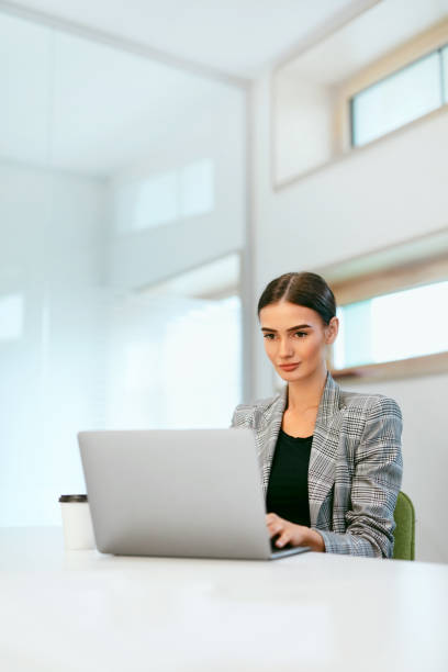 istock Business Woman In Working On Computer In Office 993495720