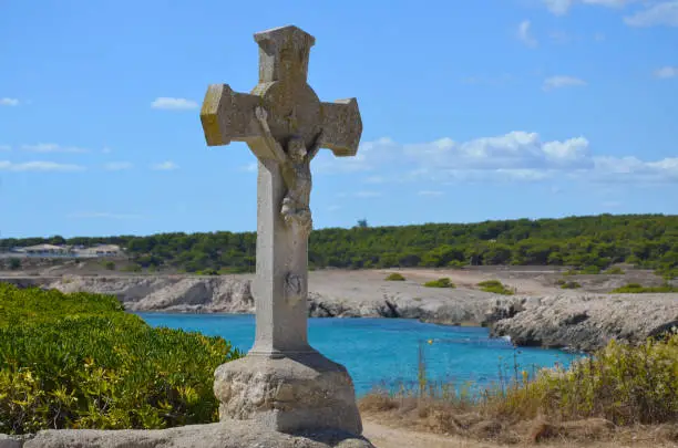 Photo of Old cross with view of the sea