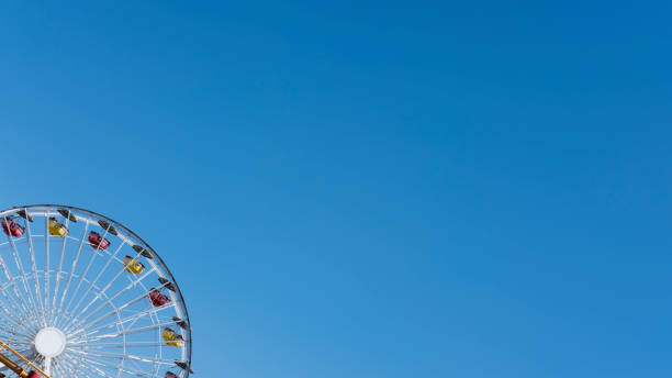istock Ferris wheel against blue clear sky with copy space 993602664