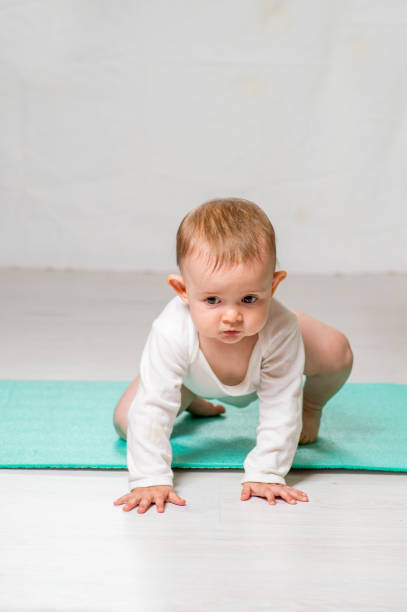 joga dla dzieci - male body sport exercising zdjęcia i obrazy z banku zdjęć