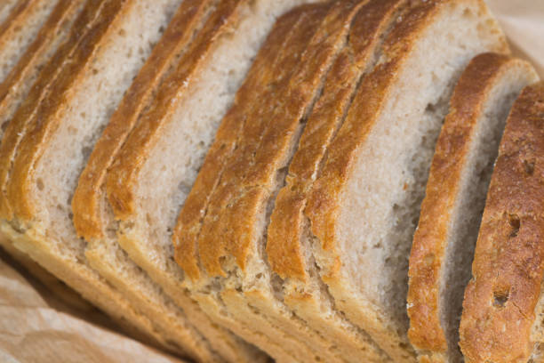 scheiben brot makro - loaf of bread bread portion 7 grain bread stock-fotos und bilder