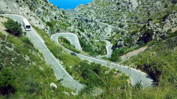 sa calobra road, majorque (mallorca), espagne. - car alarm photos et images de collection