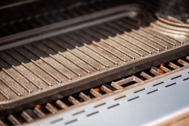 istock Cast iron griddle on outdoor gas grill. 993792034