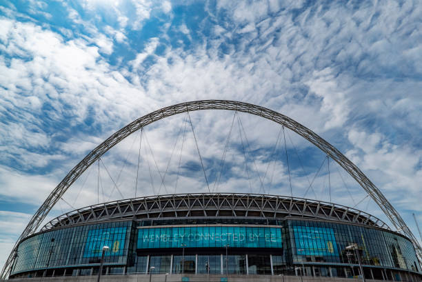 exterior del estadio de wembley - moored fotografías e imágenes de stock