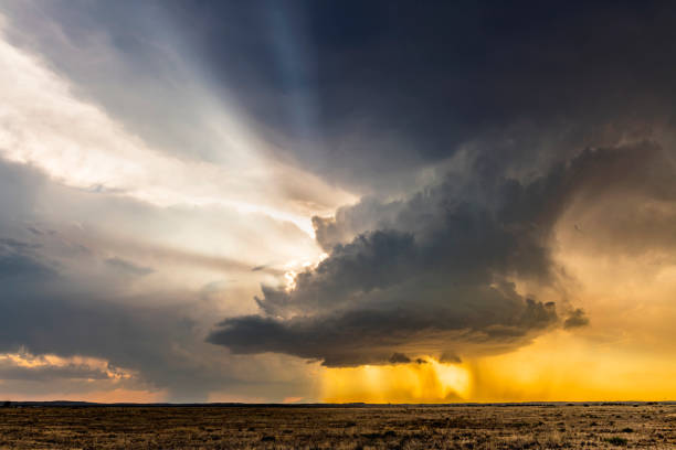 istock Time lapse of tornadic supercell over Tornado Alley at sunset 993960964