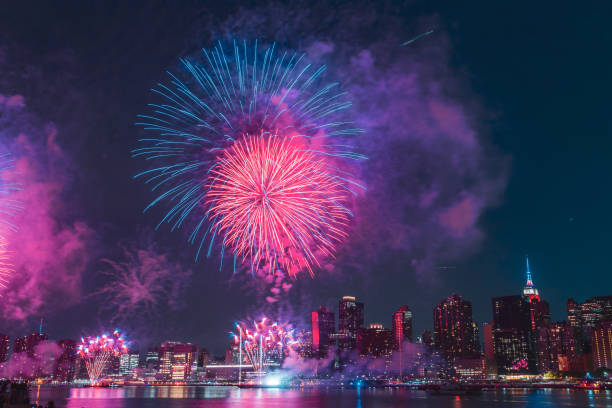 4 de julho nova iorque fogos de artifício - rio east - fotografias e filmes do acervo