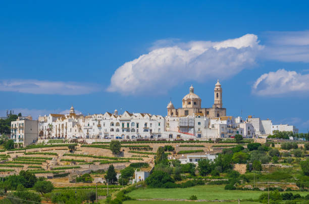 locorotondo (puglia, italie) - poetic photos et images de collection