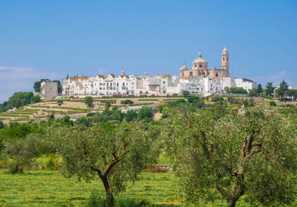 locorotondo (puglia, italie) - poetic photos et images de collection