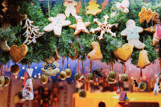 gingerbread cookies at christmas market at town hall berlin germany - alexanderplatz imagens e fotografias de stock