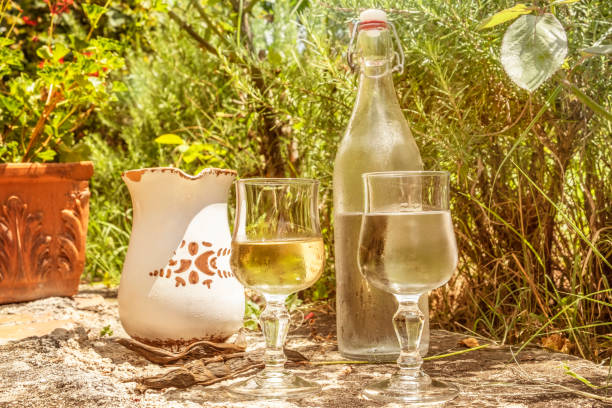 istock Italy ordinary table wine cover 994155542