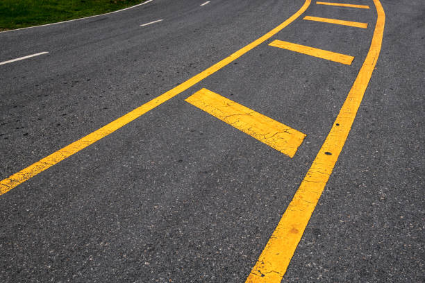 istock Curve yellow line on asphalt road 994254460